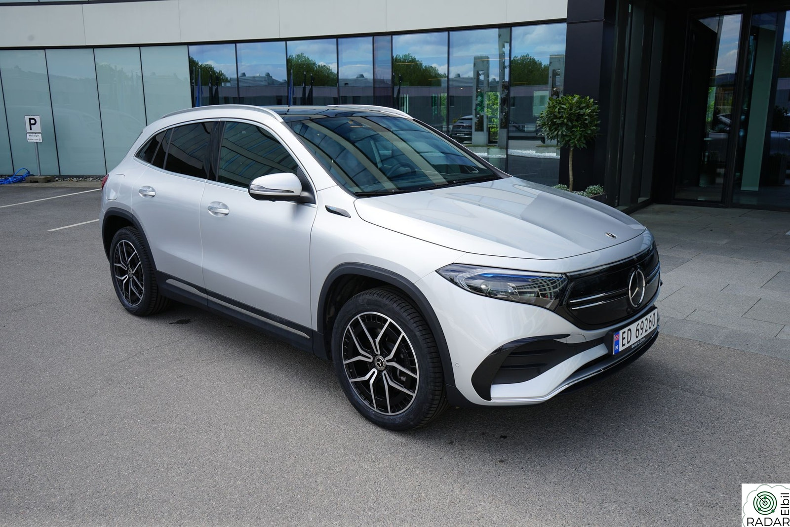 MERCEDES-BENZ EQA 350 4MATIC EQA 350 4MATIC AMG / spesielt velutstyrt !