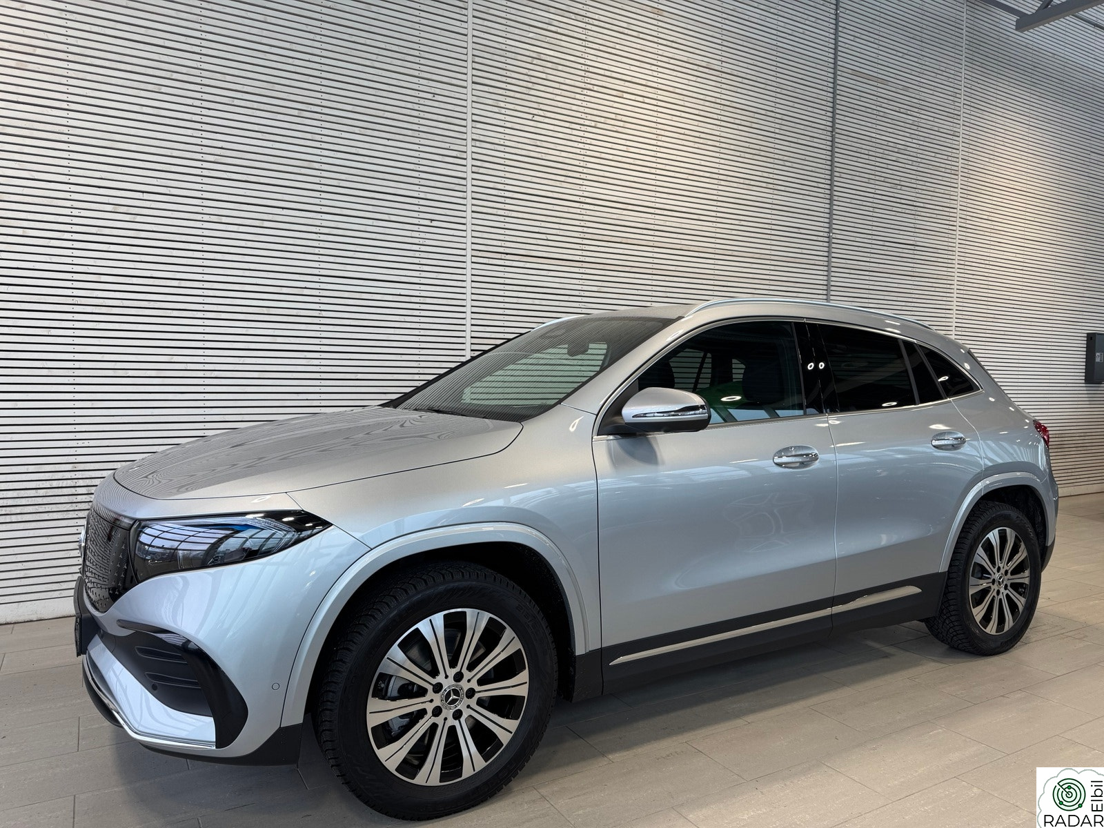 MERCEDES-BENZ EQA 300 4MATIC 4MATIC AMG EDITION/NAVI/360 KAMERA/19"/H.FESTE/"SOM NY"