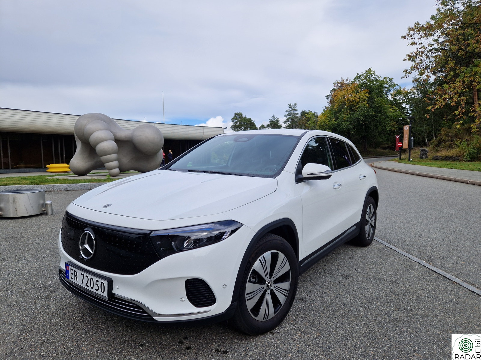 MERCEDES-BENZ EQA 300 4MATIC