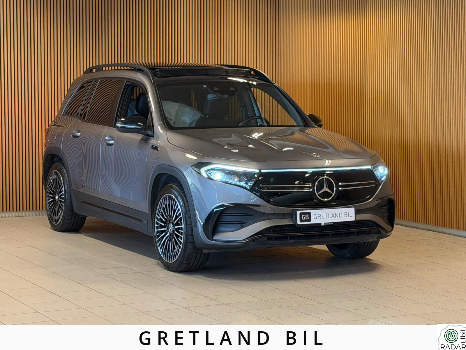 MERCEDES-BENZ EQB 300 4MATIC AMG//7-SETER/4-MATIC/KAMERA/PANO/NORSK BIL!