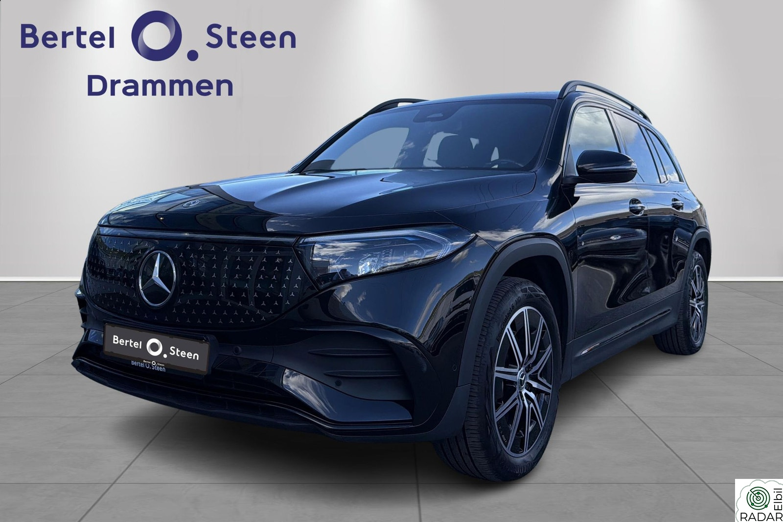 MERCEDES-BENZ EQB 300 4MATIC AMG/ACC/Memory/Hengerfeste
