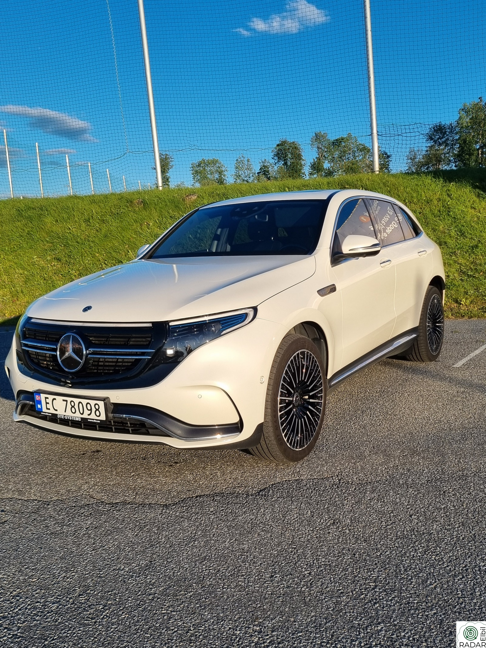 MERCEDES-BENZ EQC 400 4MATIC AMG interiør/ eksteriør, 4MATIC