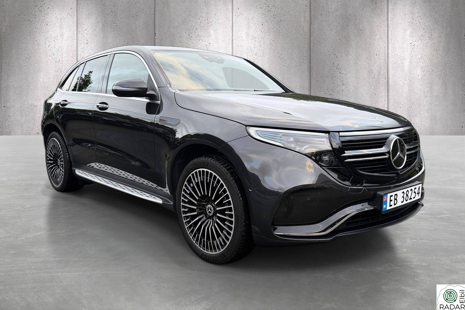 MERCEDES-BENZ EQC 400 4MATIC 4M AMG Norsk/6mnd Garanti/Service/Krok/360/HUD/Carplay+