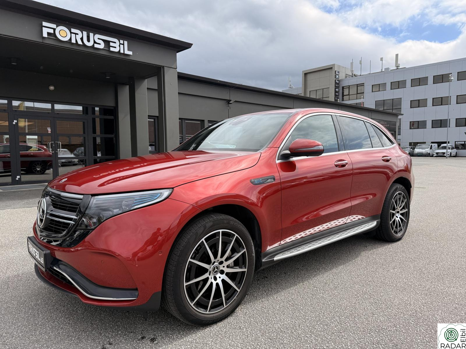 MERCEDES-BENZ EQC 400 4MATIC 400 4MATIC /AMG/Burmester/Takluke/El.krok/ACC/Lav km!