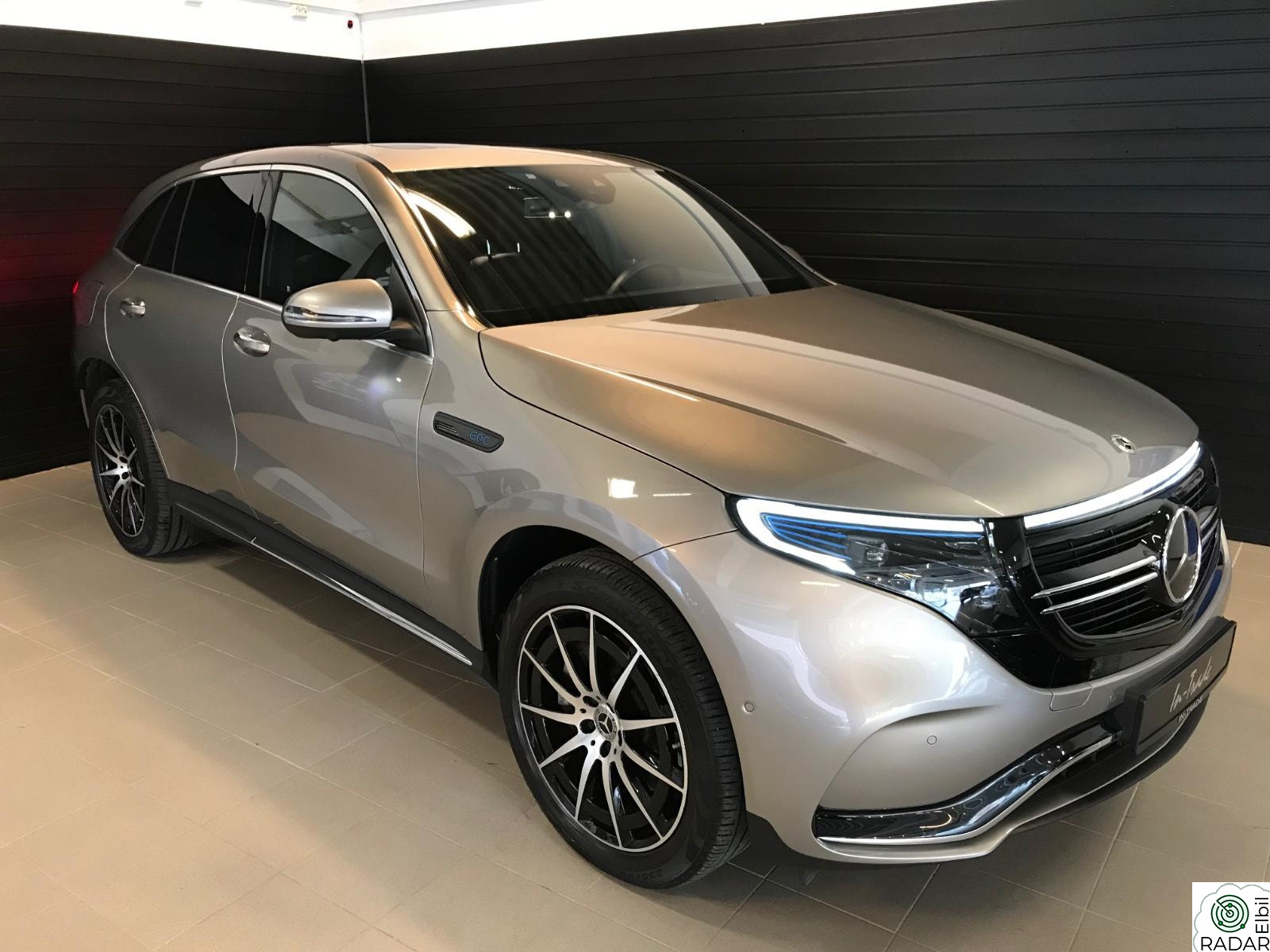 MERCEDES-BENZ EQC 400 4MATIC 400 4MATIC AMG PREMIUM NAVI/360/MEMORY/HUD/20"/H.FESTE