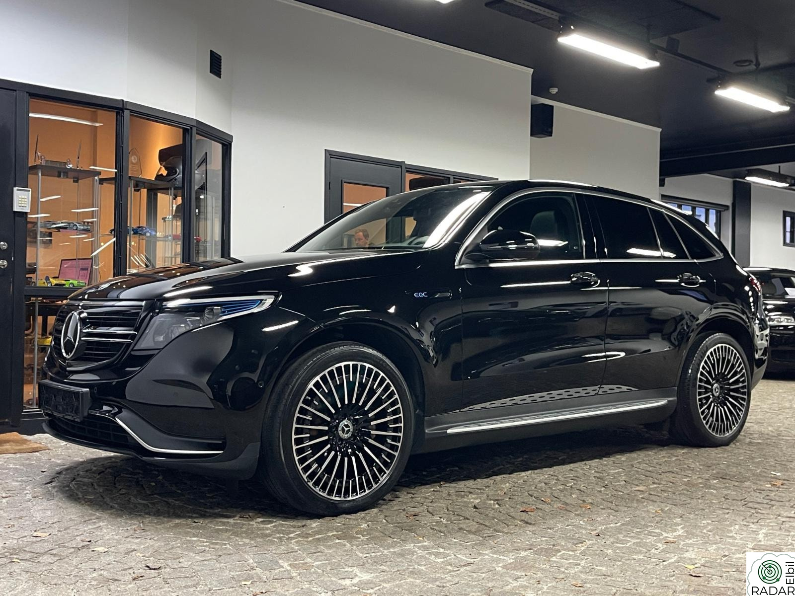 MERCEDES-BENZ EQC 400 4MATIC AMG Designo Burmester, HUD, Krok, 360, Klimaseter, 21"S
