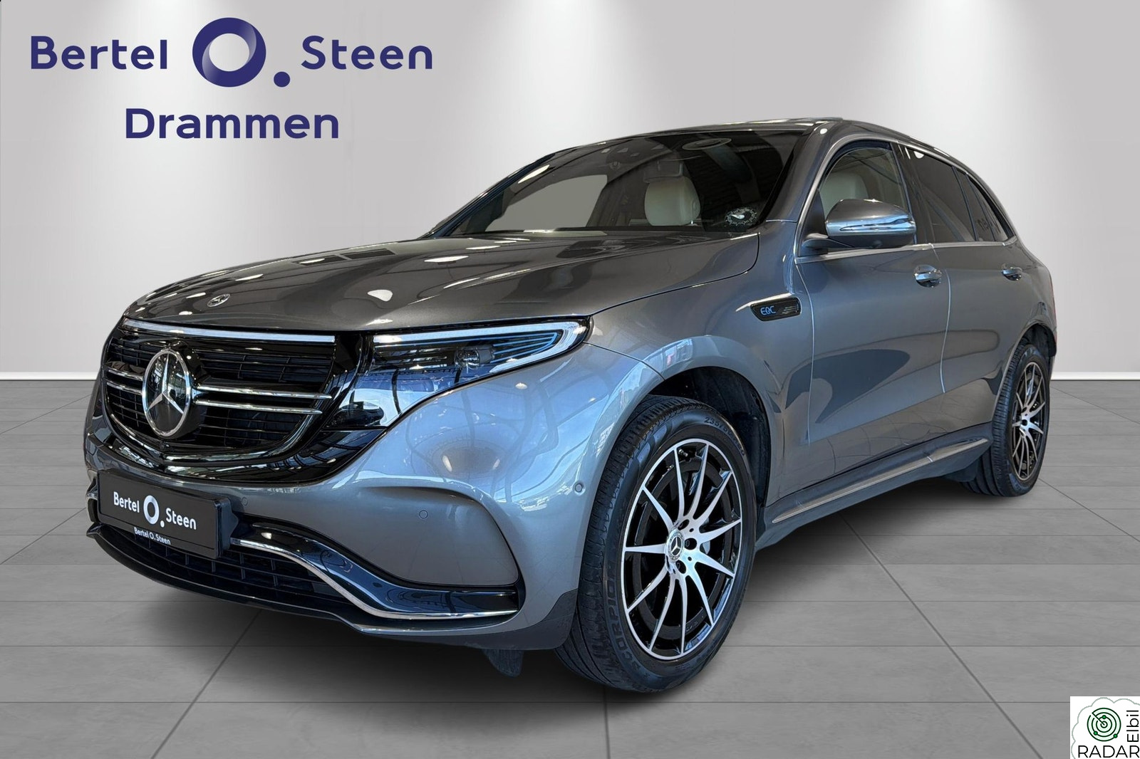 MERCEDES-BENZ EQC 400 4MATIC AMG Line | Soltak | 360° Kamera | Hengerfeste |