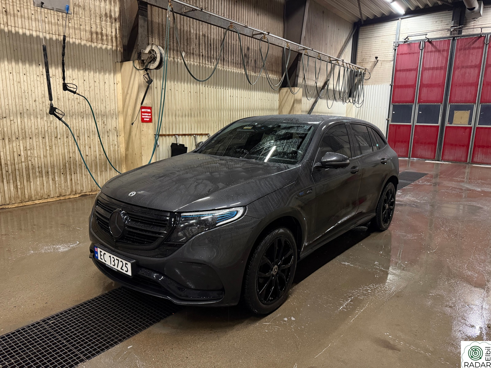 MERCEDES-BENZ EQC 400 4MATIC 400 4MATIC AMG Edition l Burmester l HUD l Sjekk utstyr