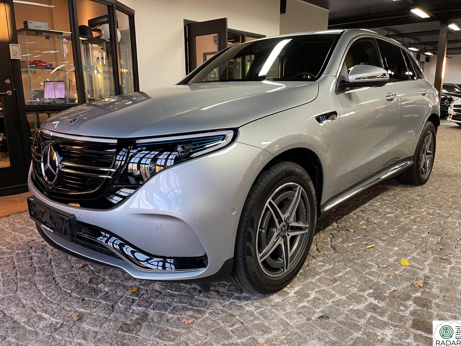 MERCEDES-BENZ EQC 400 4MATIC 400 AMG, Distronic, Head-up, 360cam, Keyless go, DAB