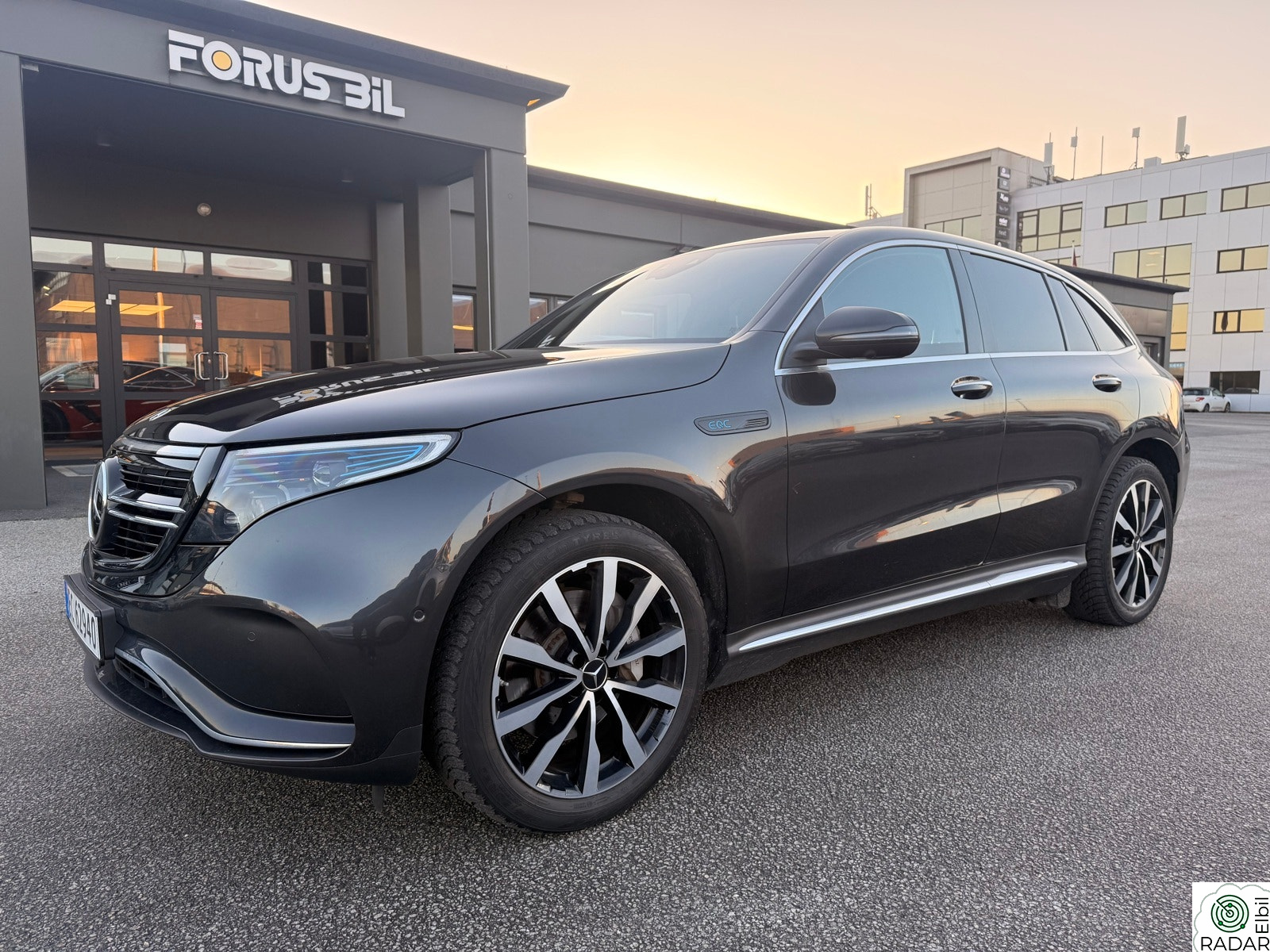 MERCEDES-BENZ EQC 400 4MATIC 400 4MATIC /2x AMG /EL. Krok /ACC/CarPlay/Garanti