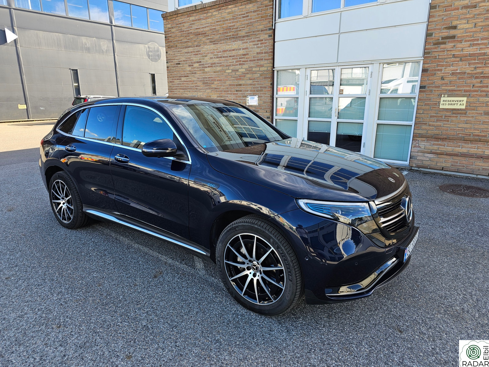 MERCEDES-BENZ EQC 400 4MATIC 4MATIC AMG, Burmester, 360, h.feste, soltak, ACC++