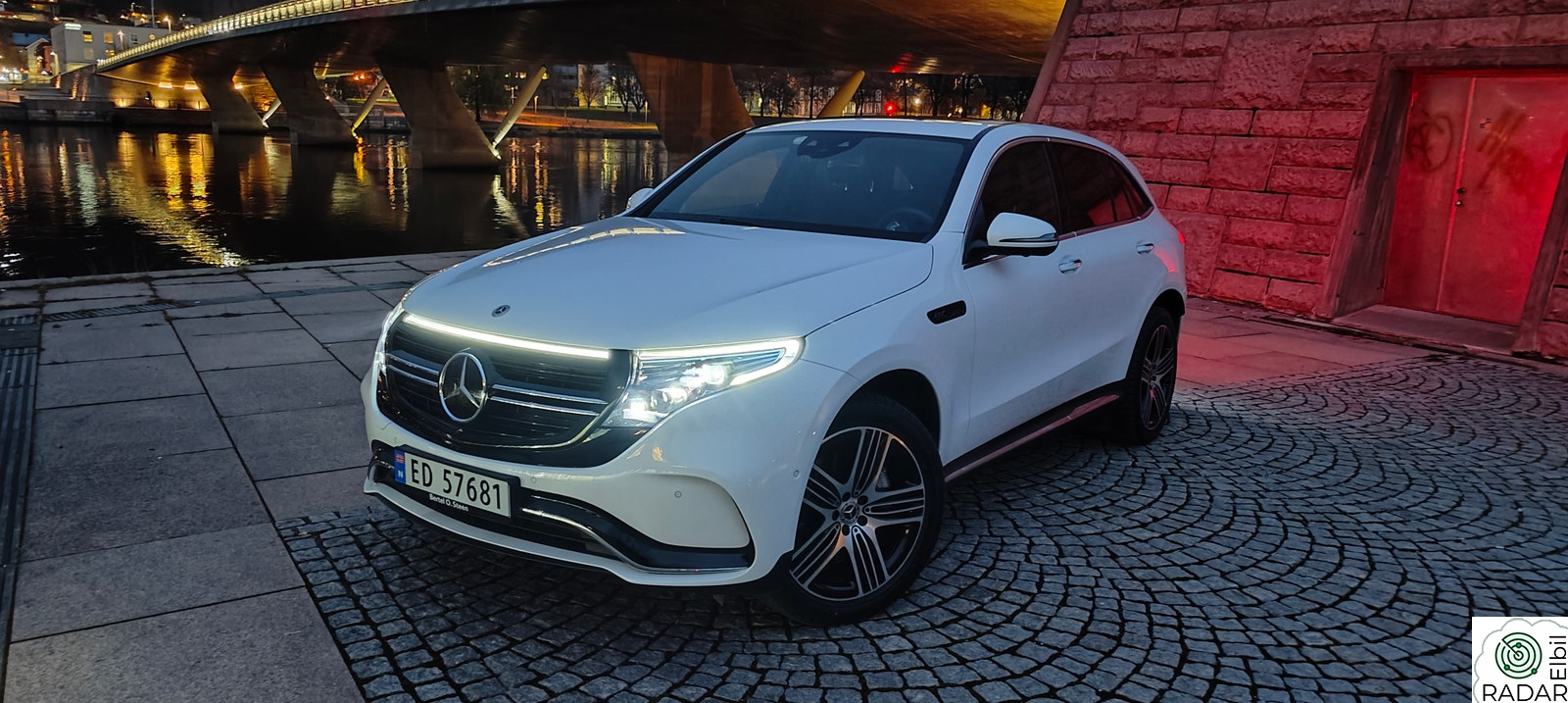 MERCEDES-BENZ EQC 400 4MATIC Mercedes EQC 400 4MATIC AMG Premium Topp stand! Lav KM
