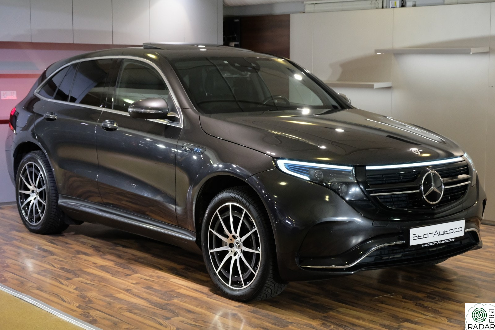 MERCEDES-BENZ EQC 400 4MATIC 400 4M AMG/21"/Premium Plus/Memory/HUD/Krok/Soltak/++