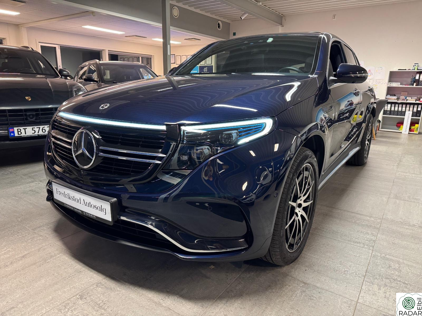MERCEDES-BENZ EQC 400 4MATIC 400 4MATIC AMG PREMIUM+ / HEAD-UP/ KROK/ FSH/ SOLTAK/