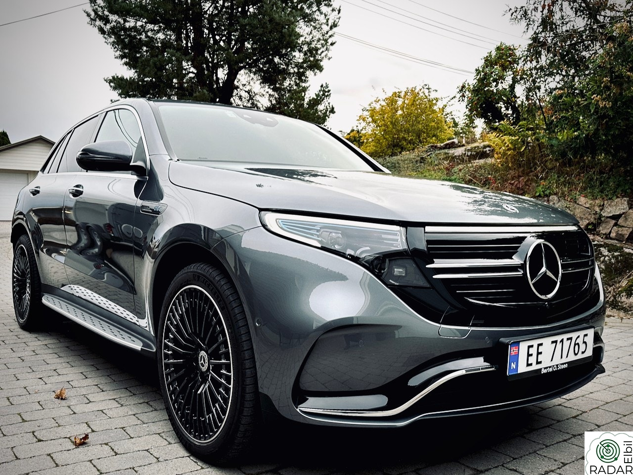MERCEDES-BENZ EQC 400 4MATIC 4MATIC, 2xAMG, Premium+, HUD, soltak, rattv., 1 eier