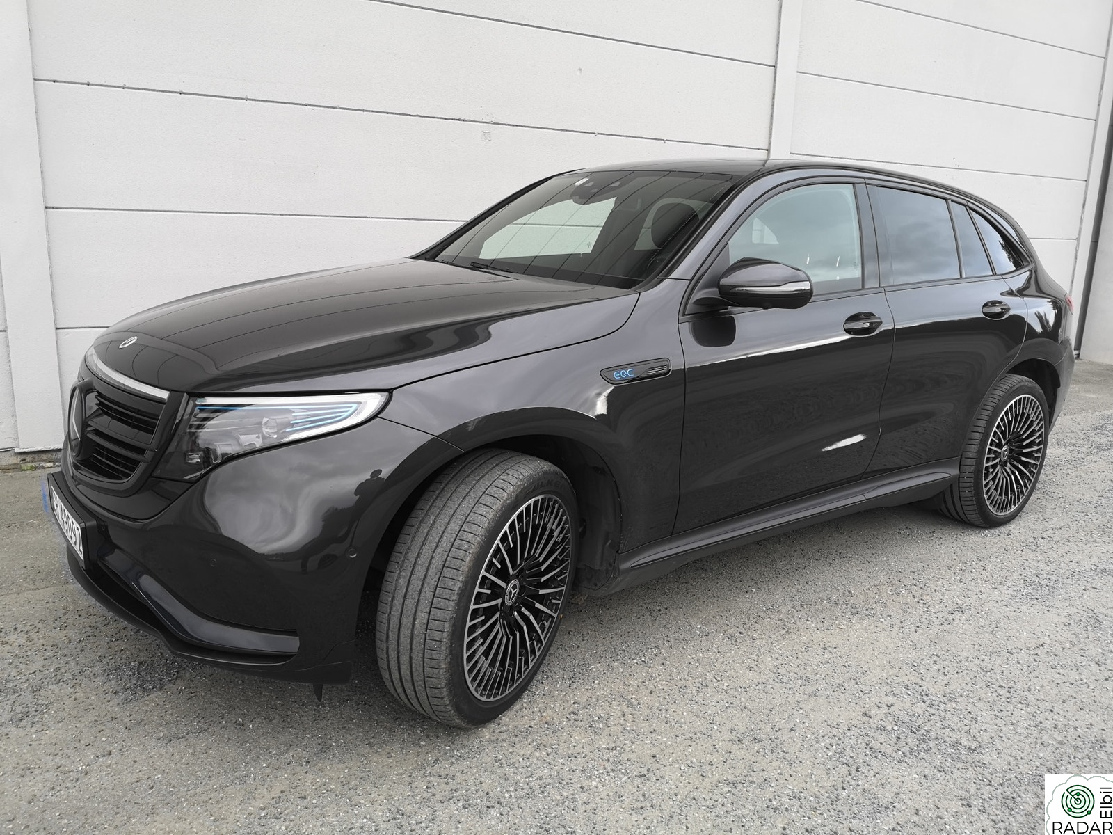 MERCEDES-BENZ EQC 400 4MATIC AMG Edition Premium. Burmester. Chrome delete.