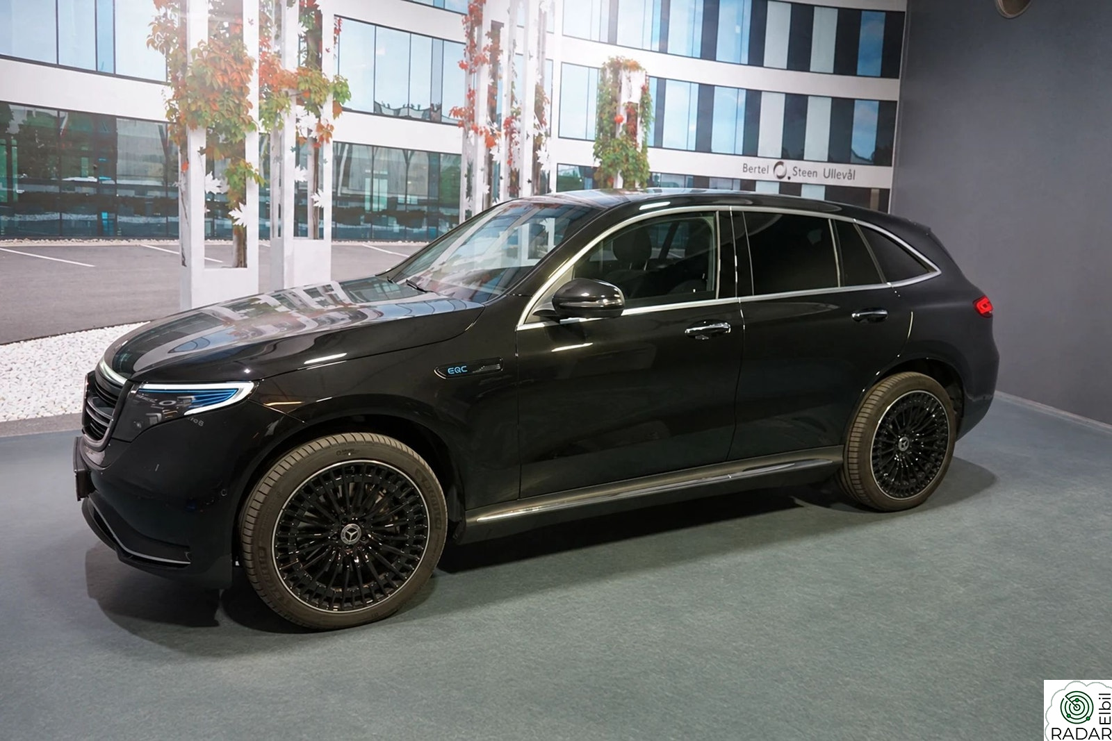 MERCEDES-BENZ EQC 400 4MATIC AMG - Premium plus - spesielt godt utstyrt