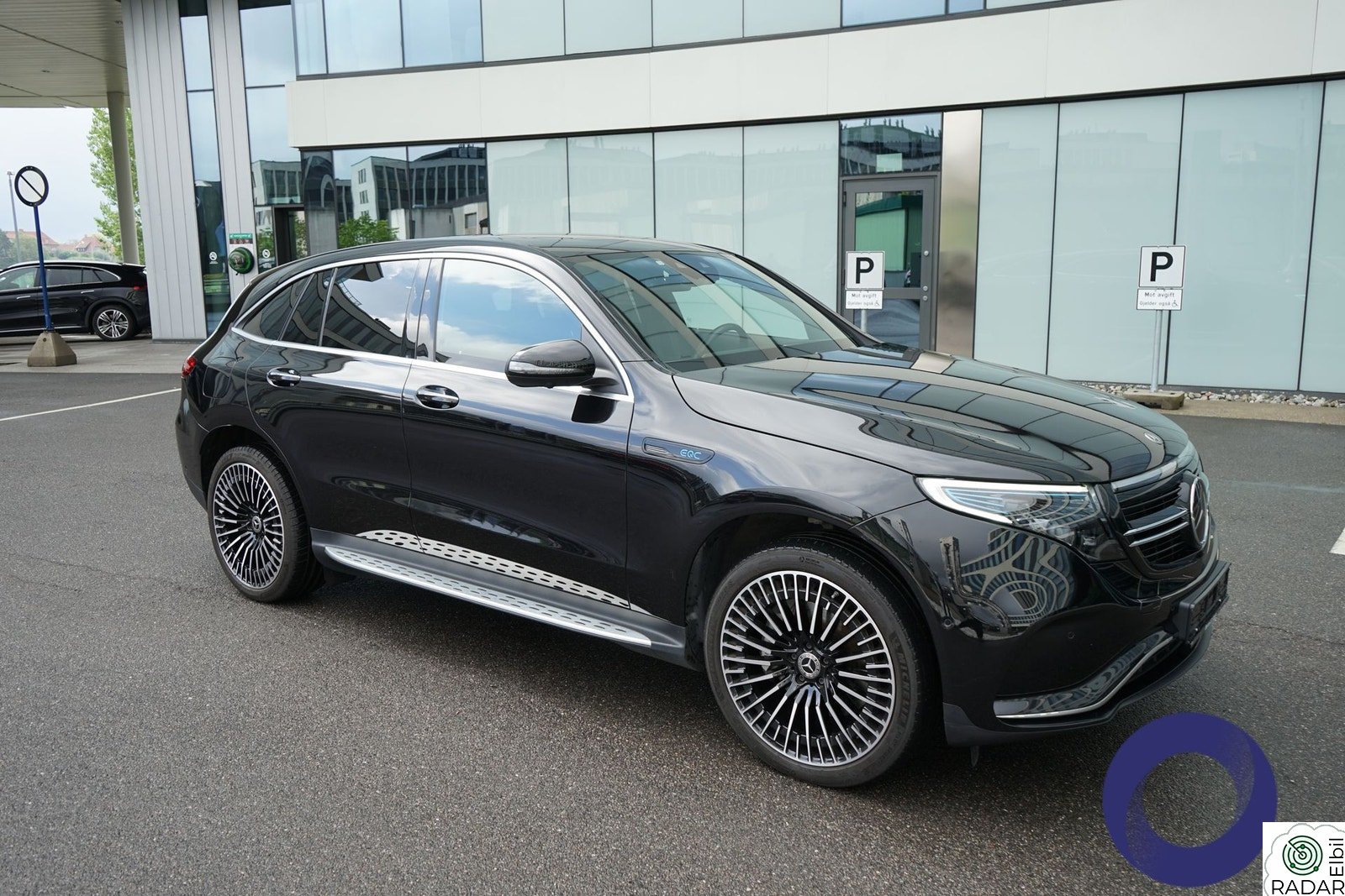 MERCEDES-BENZ EQC 400 4MATIC AMG / Premium plus / Alt utstyr !