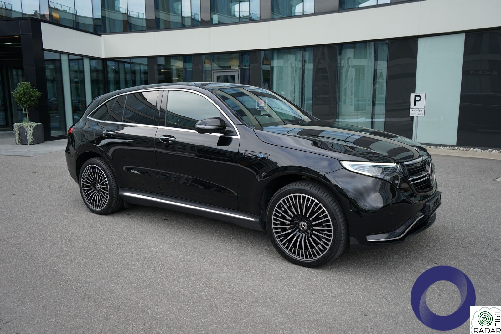 MERCEDES-BENZ EQC 400 4MATIC 4Matic AMG / Premium plus-mye utstyr !