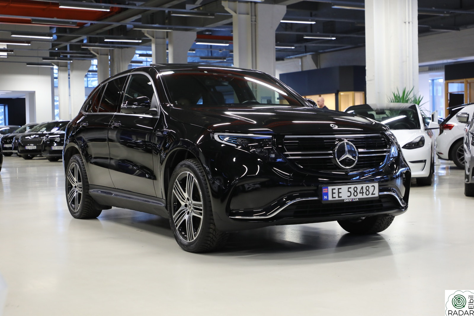 MERCEDES-BENZ EQC 400 4MATIC 400 4MATIC AMG/HUD/KROK/SKINN/ACC/KAMERA