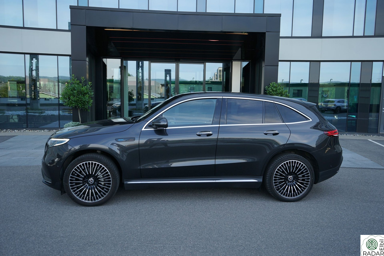 MERCEDES-BENZ EQC 400 4MATIC 4 Matic AMG godt utstyrt