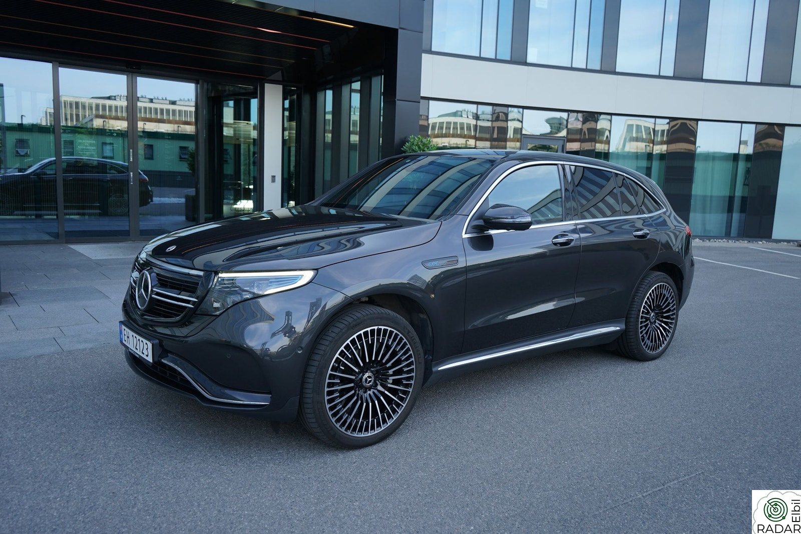 MERCEDES-BENZ EQC 400 4MATIC 4Matic AMG / Premium plus / spesielt velutstyrt