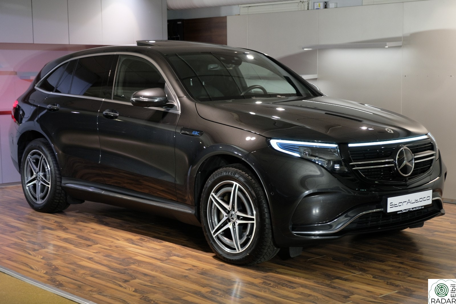 MERCEDES-BENZ EQC 400 4MATIC 400 4M AMG/Memory/HUD/Krok/Oppv.ratt/Skinn/++