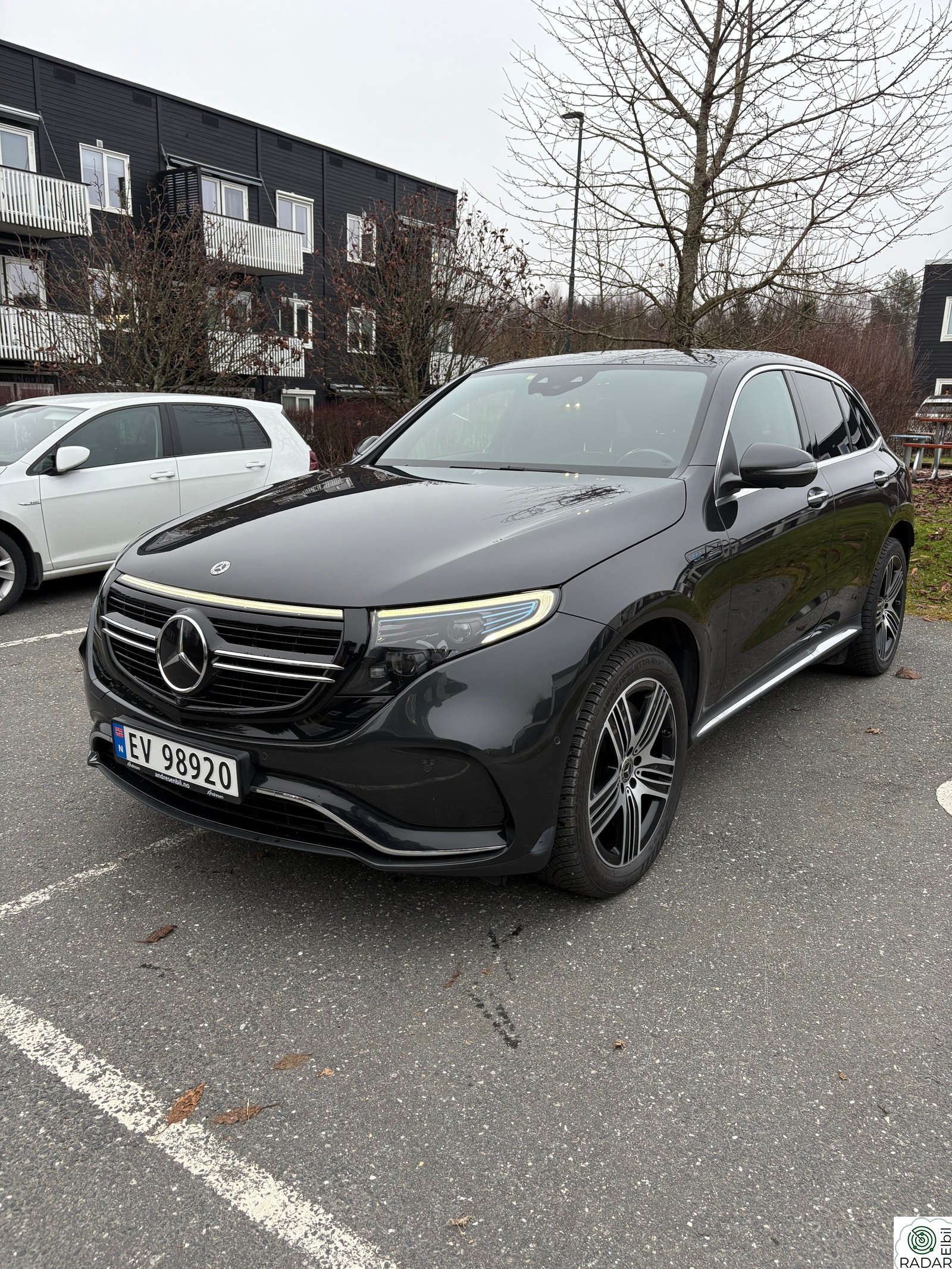 MERCEDES-BENZ EQC 400 4MATIC 400 4MATIC AMG Edition - Burmester - Velutstyrt!