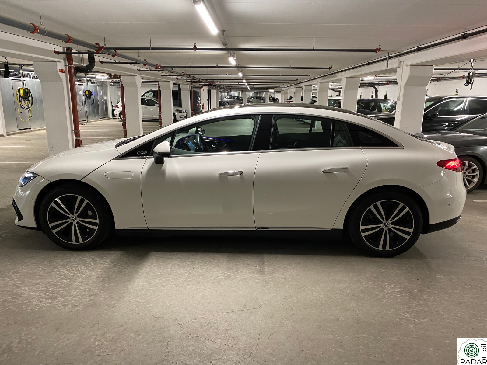 MERCEDES-BENZ EQE 300 Panorama, Adv, Plus, skinn, velutstyrt