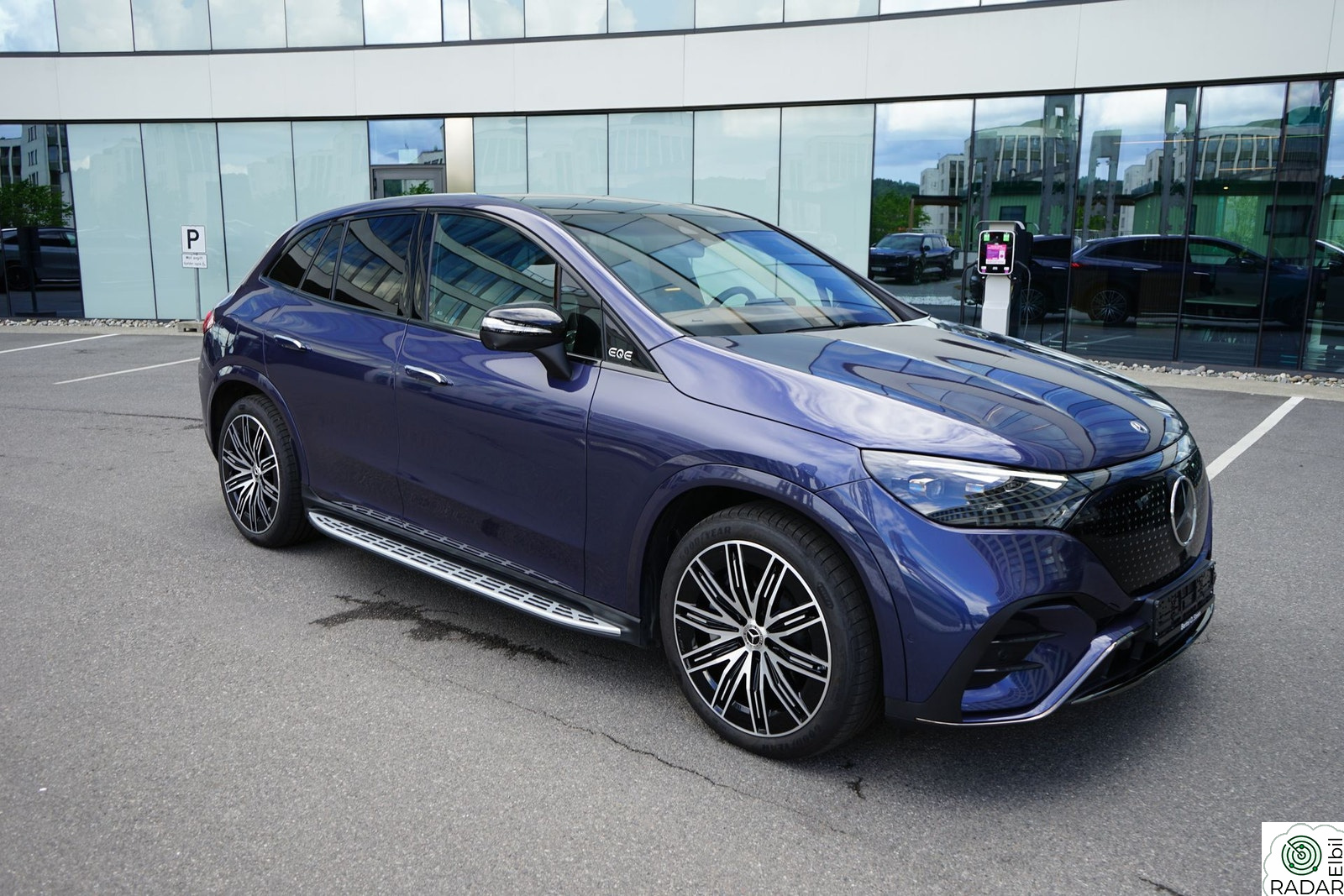 MERCEDES-BENZ EQE 350 4MATIC 350 4Matic AMG / Nattpakke - Spesielt godt utstyrt !