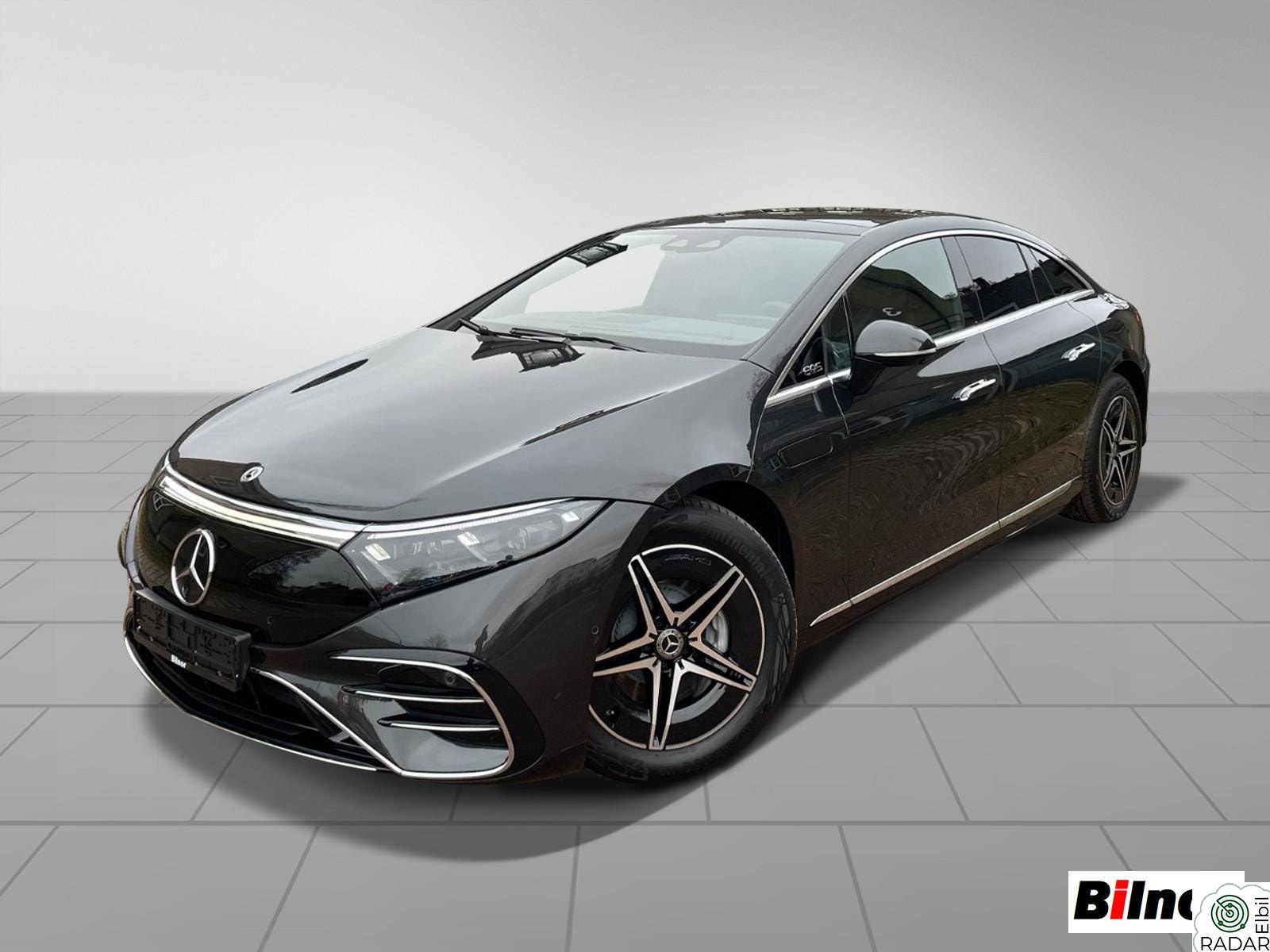 MERCEDES-BENZ EQS 450+ AMG // 4WS // Panorama tak // 360 kamera // S+V hjul
