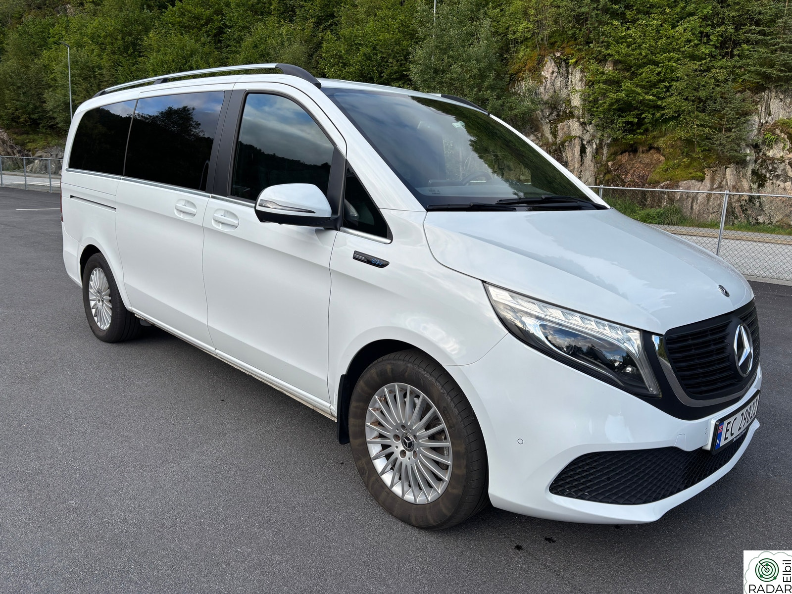 MERCEDES-BENZ EQV 300 A2 Charge - 8 seter