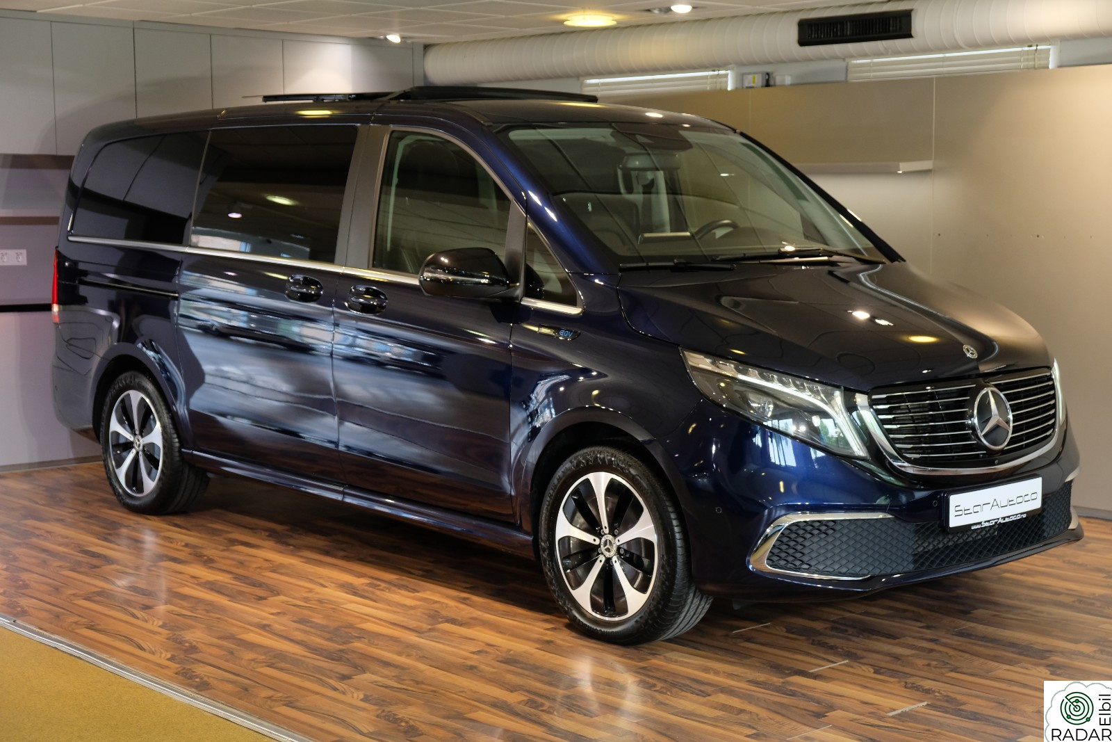 MERCEDES-BENZ EQV 300 A2 7s Avantgarde/Airmatic/Pano/360/Skinn/Distronic