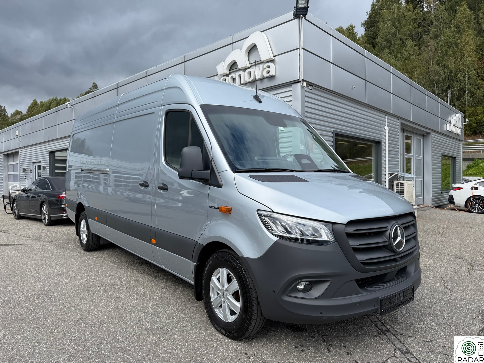 MERCEDES-BENZ eSprinter Lang/Høy/Distronic/LED/Webasto/Krok/PDC/Skriver/++