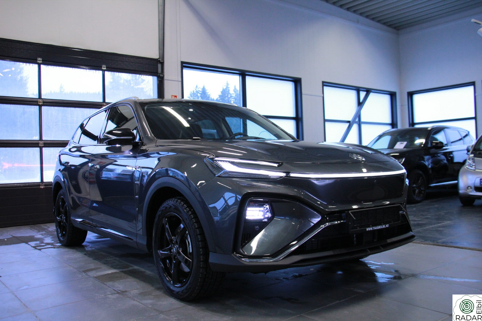 MG Marvel R Electric 4WD Performance ACC-pano-skinn-bat.varm-360-hengerfeste