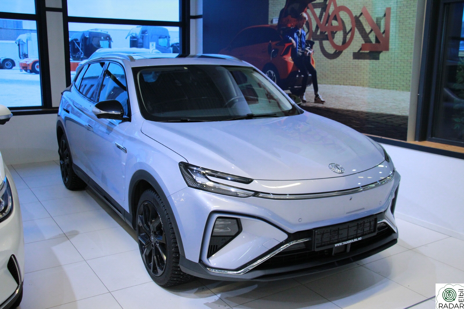 MG MARVEL R ELECTRIC 2WD Luxury ACC-360-skinn-S/V-ismart