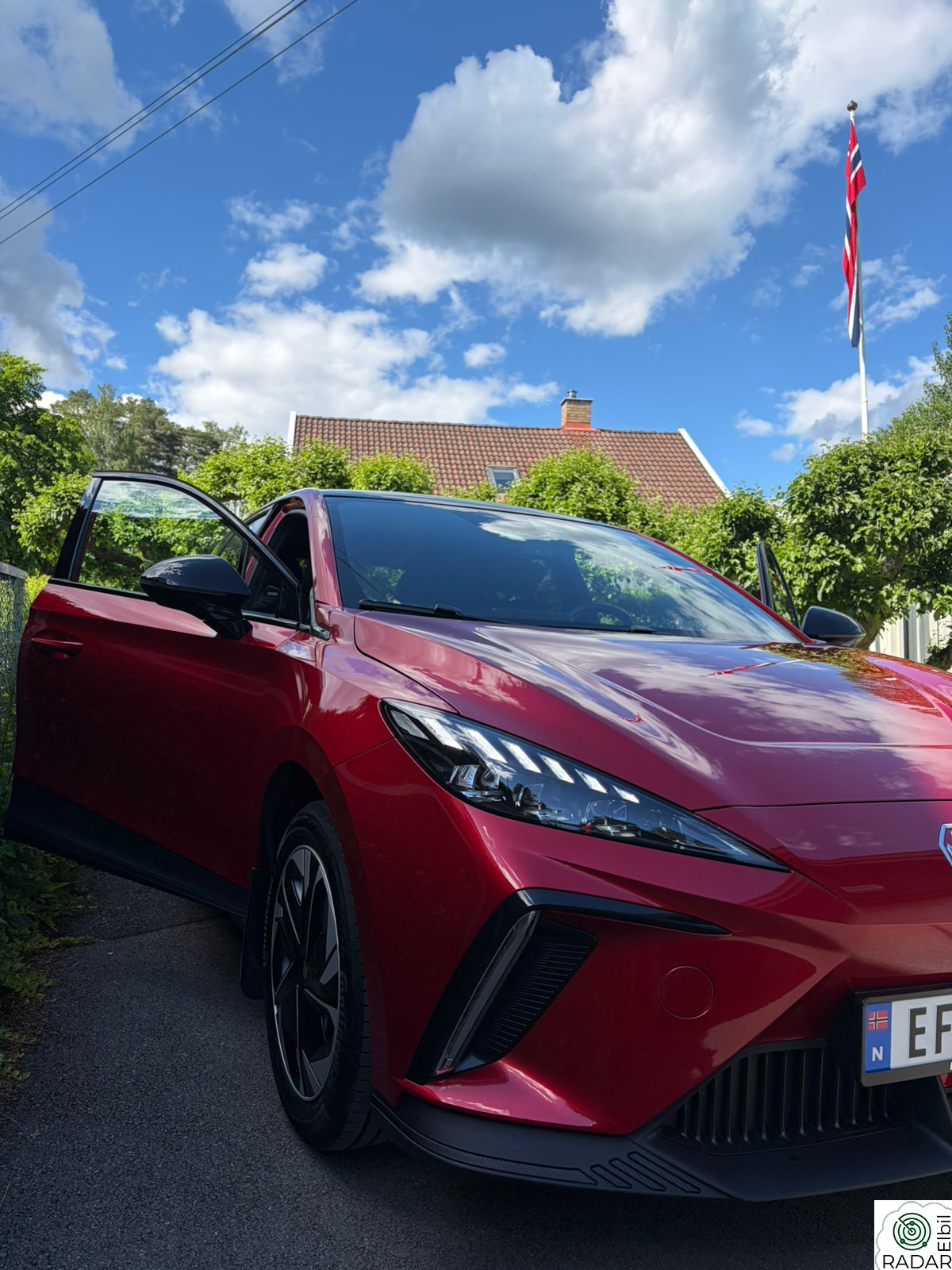 MG MG 4 ELECTRIC MG4 Luxury Red Diamond