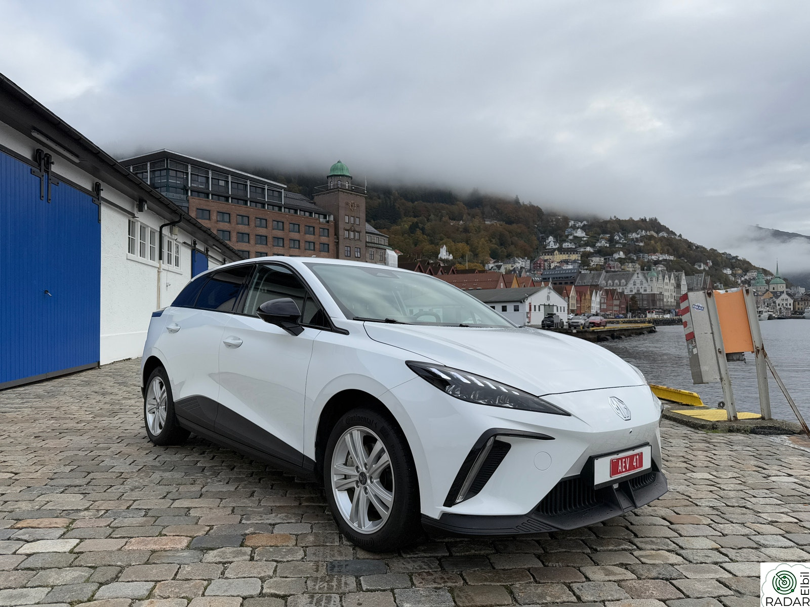MG MG4 Electric Lav km stand
