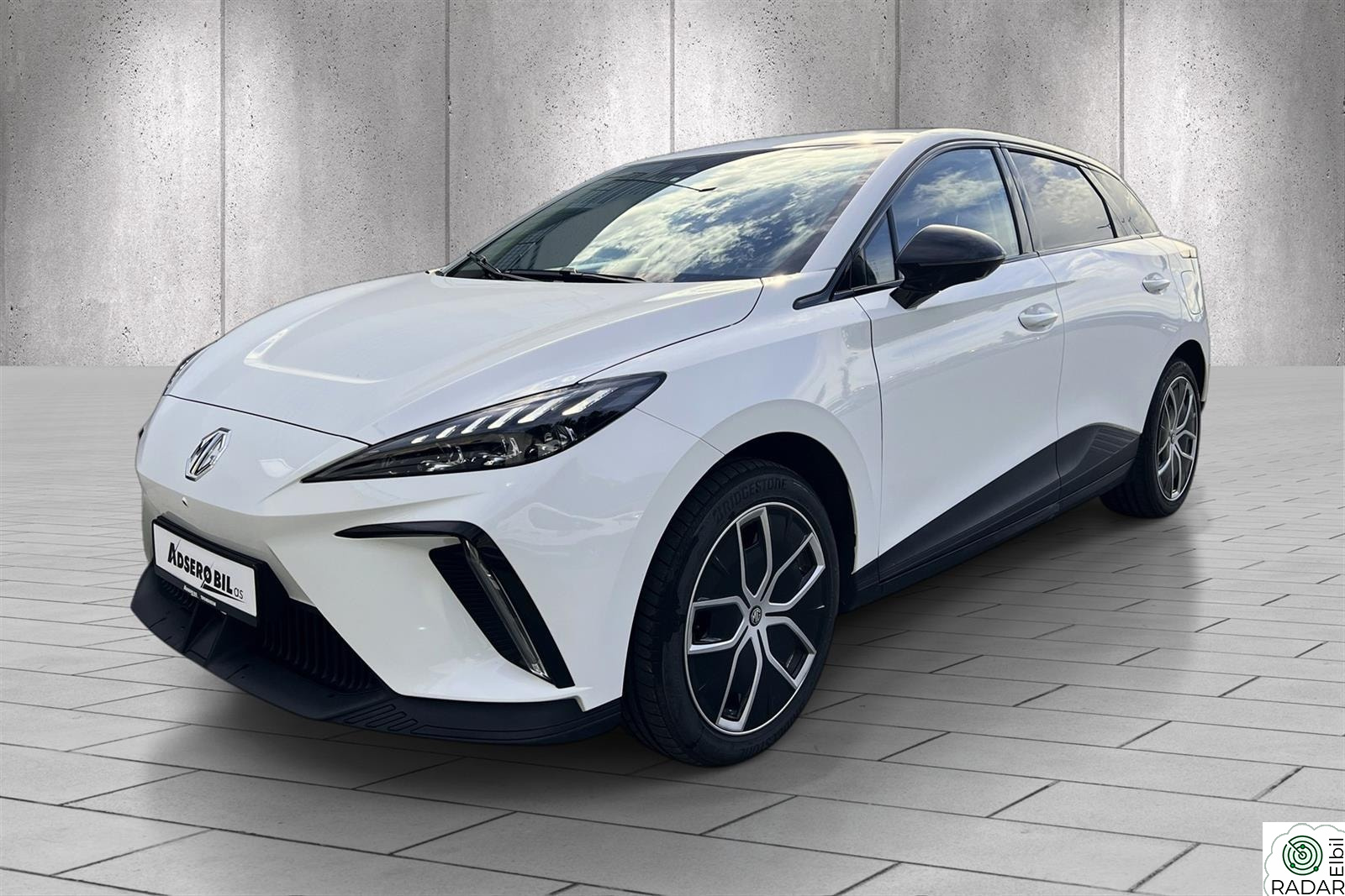 MG MG4 Electric Luxury Lav km