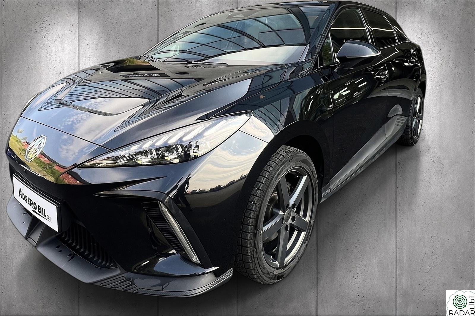 MG MG4 Electric Luxury Ny service / 435 km