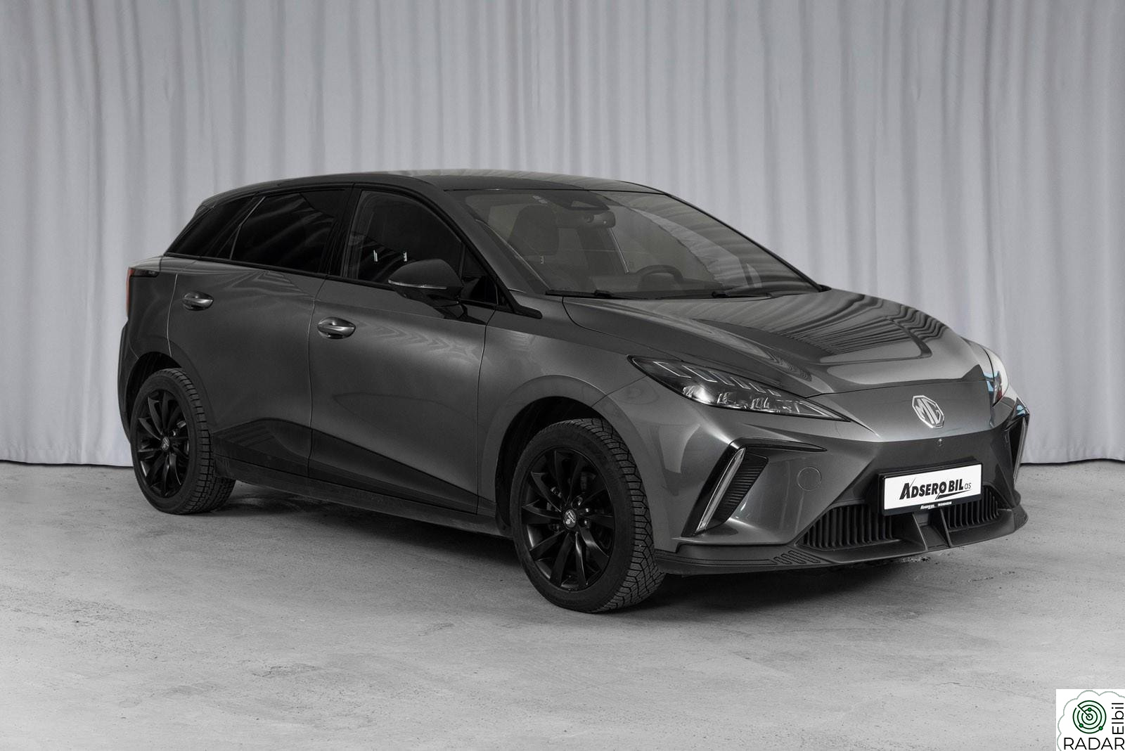 MG MG4 Electric Luxury 2024-mod, Se KM!