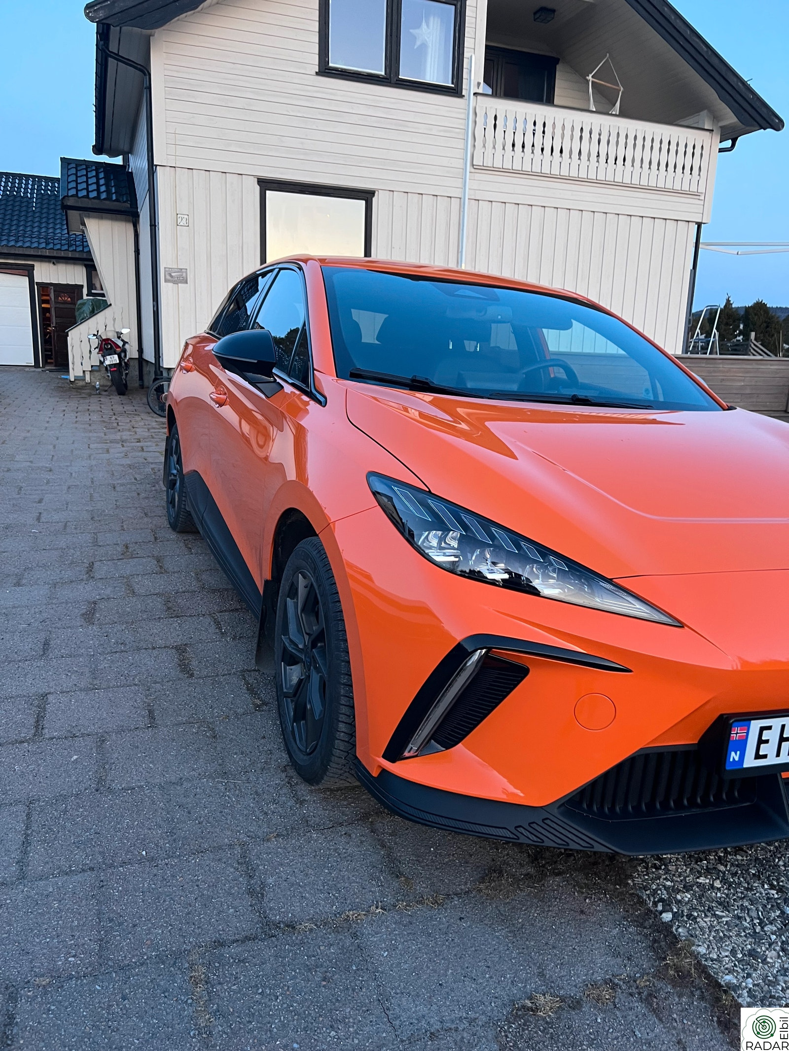 MG MG4 Electric Luxury - S&V Dekk - Hengerfeste - 1års Service