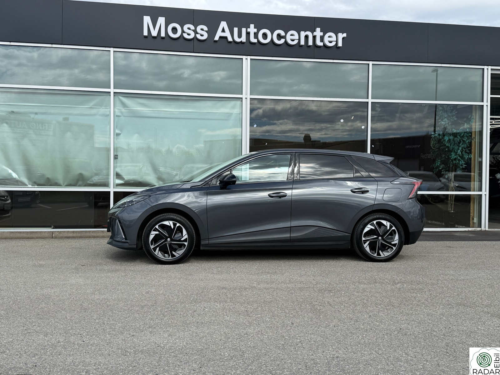 MG MG 4 ELECTRIC Luxury