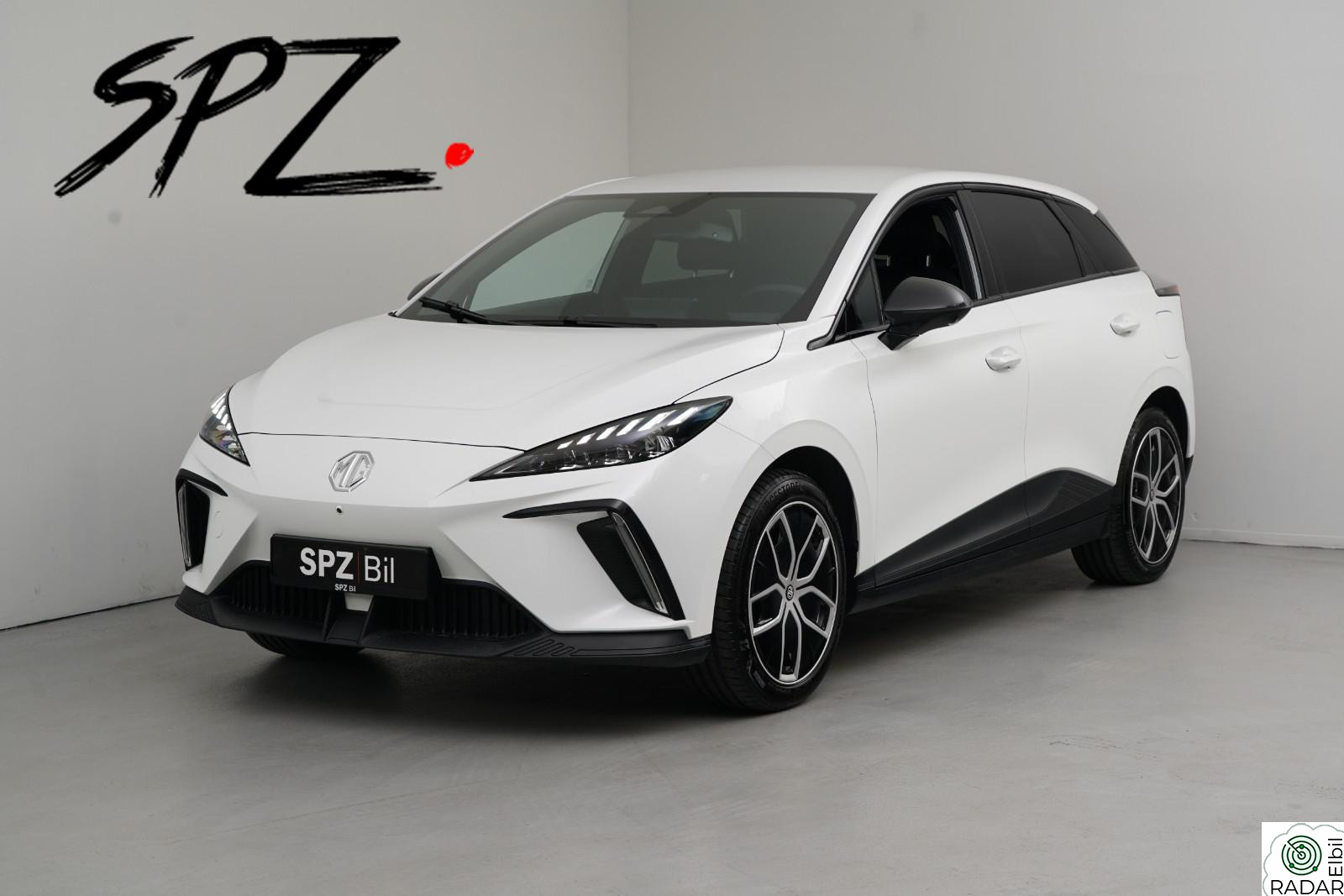 MG MG4 Electric LUXURY ACC DELSKINN NAVI 360KAMERA NORSK BIL S+V HJUL