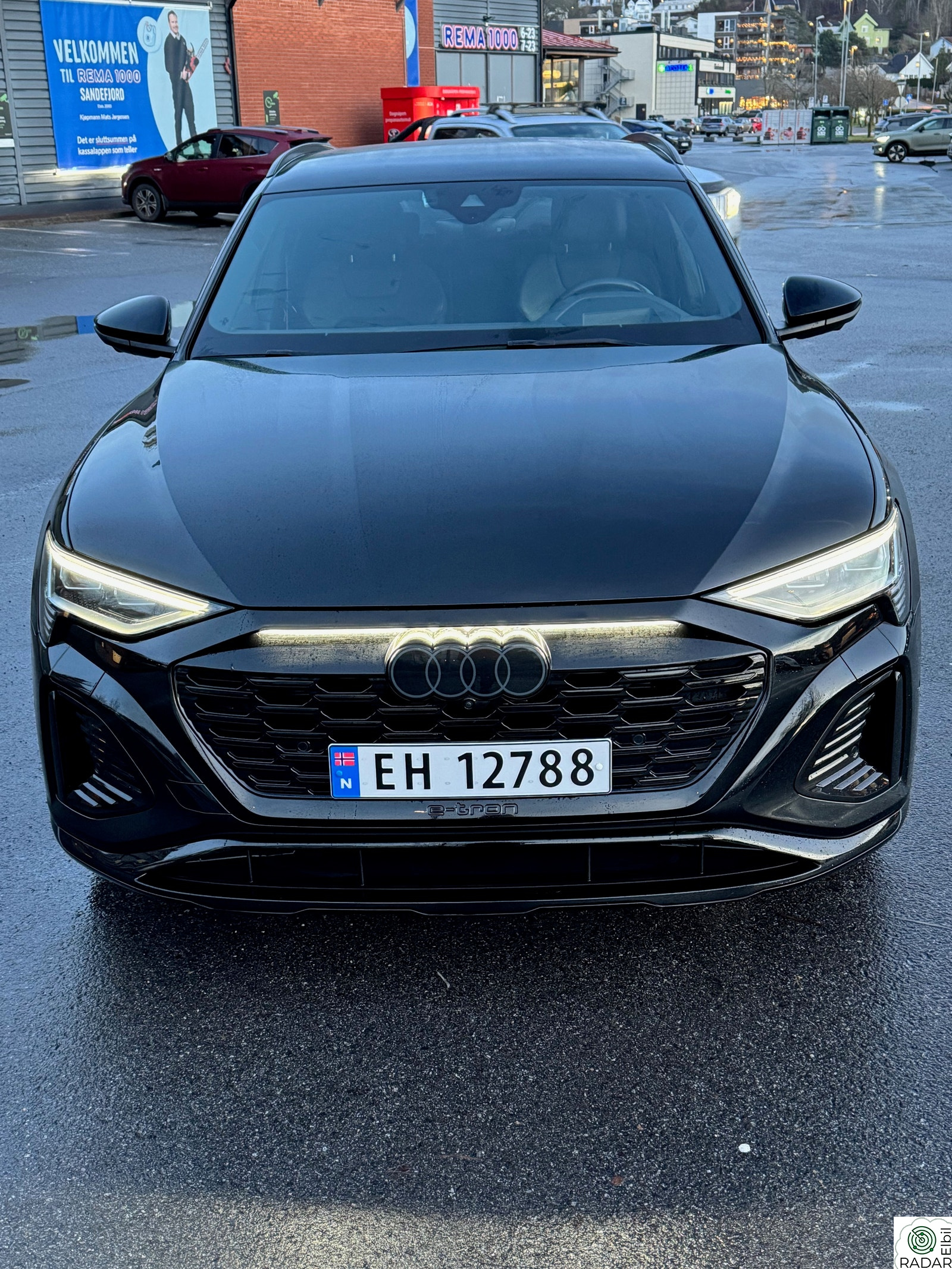 AUDI Q8 55 E TRON 55 S line Black Edition