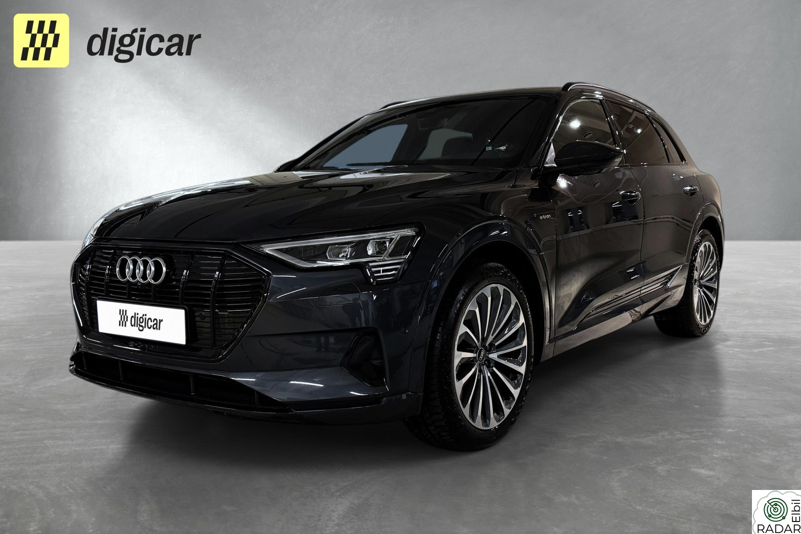 AUDI E TRON 55 55 / Matrix LED / 360° kamera / Hengerfeste / 21" ++