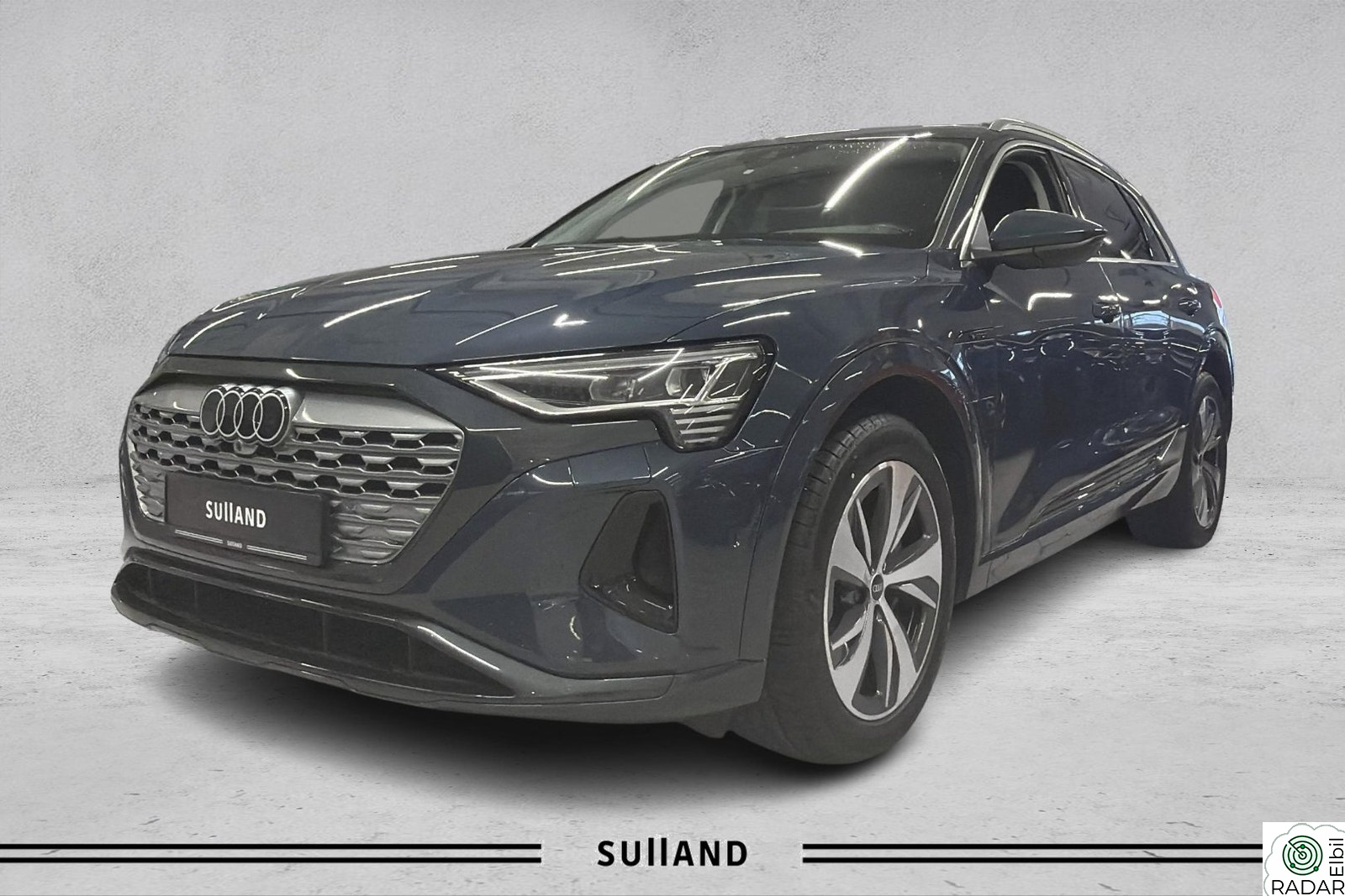 AUDI Q8 50 E TRON 50 advanced