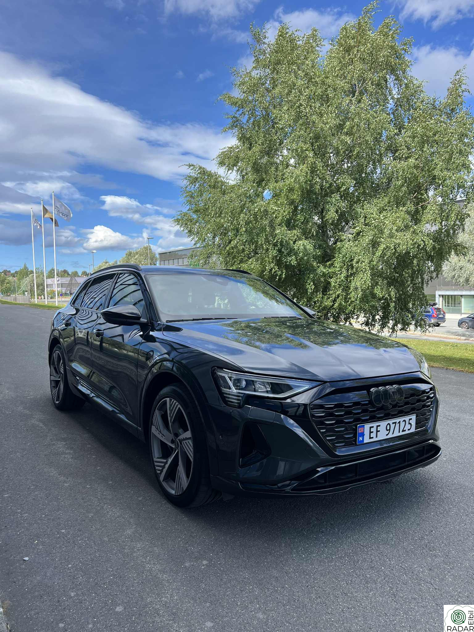 AUDI Q8 55 E TRON 55 AdvancedPlus, krok, 360°, sort optikk, 22" felg, HUD