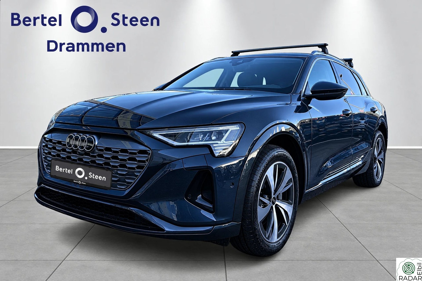 AUDI Q8 55 e-tron Advanced / Led / Hengerfeste /