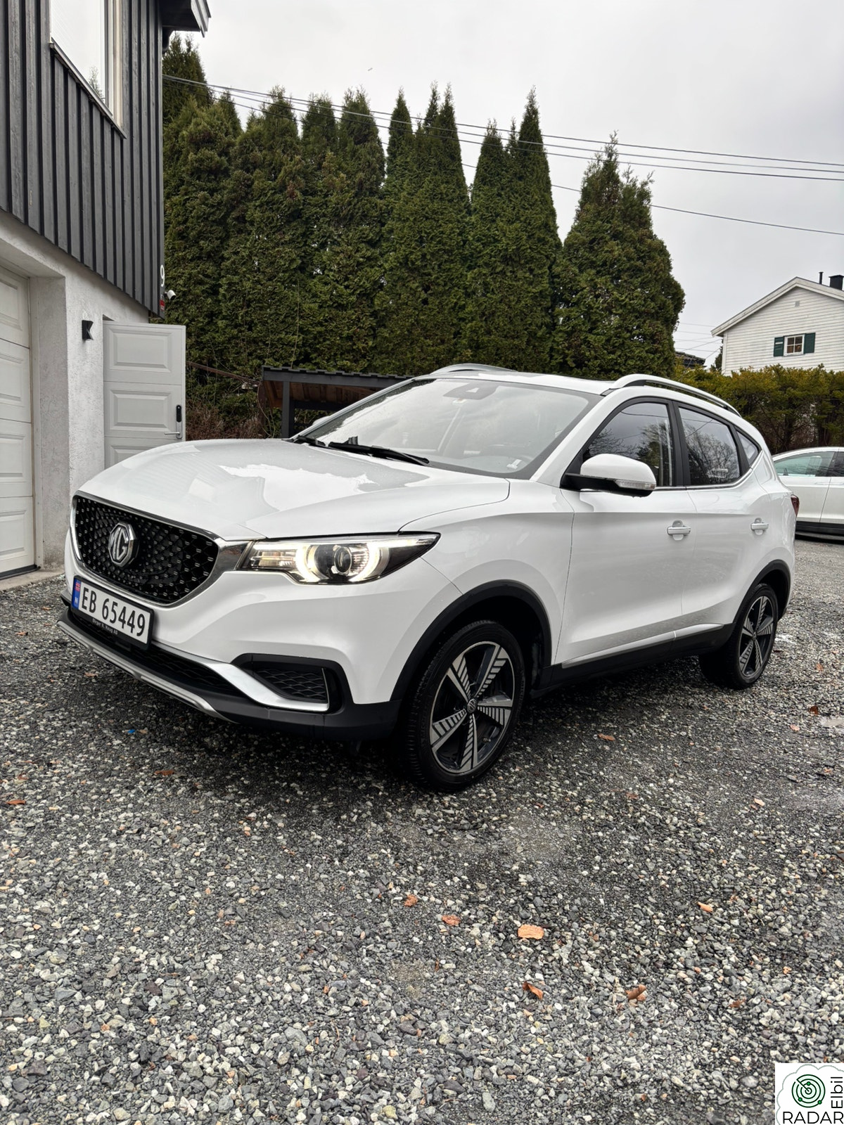 MG ZS EV Luxury/ACC/Skinn/Carplay/R.cam/panotak